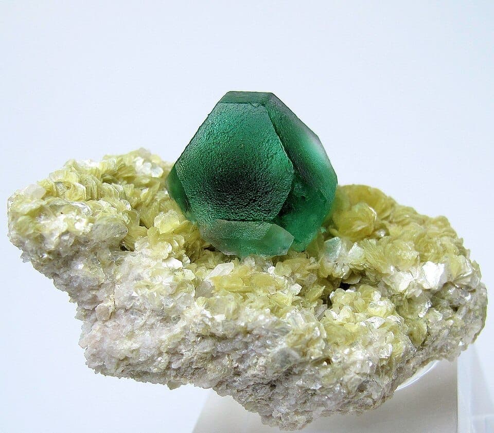 How to Identify Fluorite (Crystals, Colors, and Fakes)